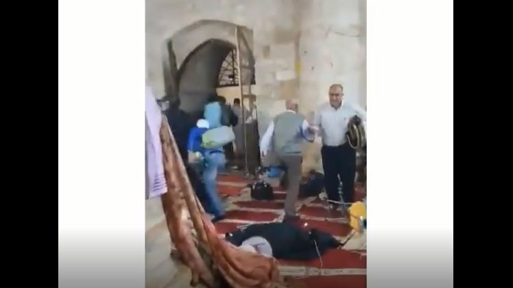 Aksi Keji Militer Israel Lempari Jemaah Itikaf di Masjid Al-Aqsa dengan Granat dan Peluru Karet