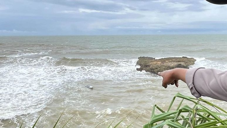 Lima Wisatawan Terseret Ombak di Pantai Malang Jatim, Polisi: Baru Satu Orang Ditemukan Selamat