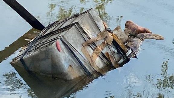 Mayat Pria Tanpa Identitas Ditemukan Dalam Boks Kontainer Plastik di Kali Bayur Tangerang