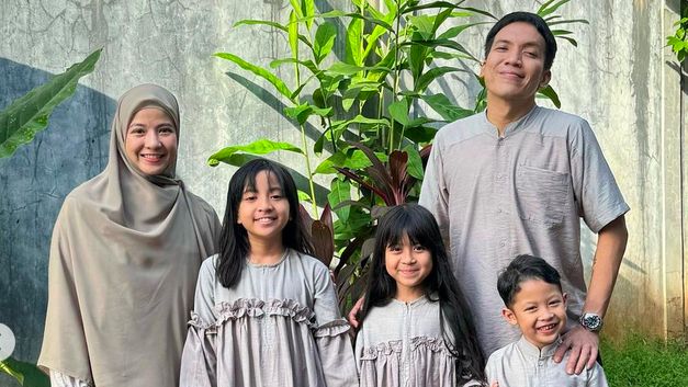 Pakai Baju Seragam di Momen Lebaran, Desta dan Natasha Rizky Didoakan Rujuk