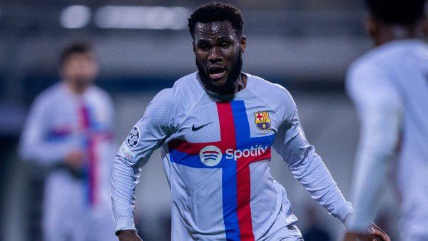 Pemain Barcelona Berjatuhan, Kali Ini Kessie yang Cedera, Kasihan