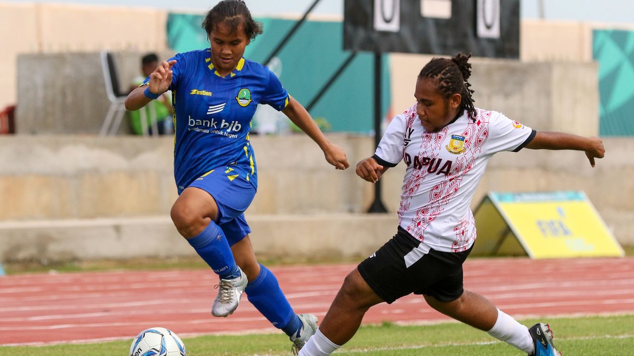 Catat Sejarah! Tim Sepakbola Putri Papua Gondol Emas PON