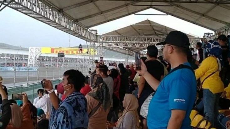 Momen Lagu Indonesia Raya Berkumandang di Sirkuit Mandalika, Penonton Merinding