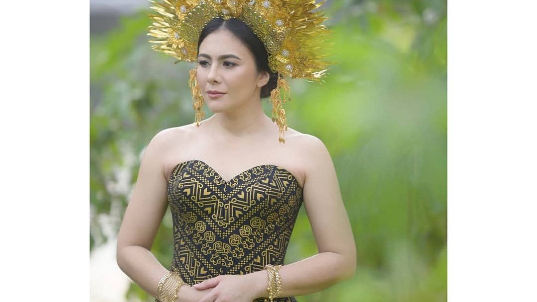 Pesona Artis Indonesia dalam Balutan Batik, dari Nagita Slavina hingga Laudya Cynthia Bella
