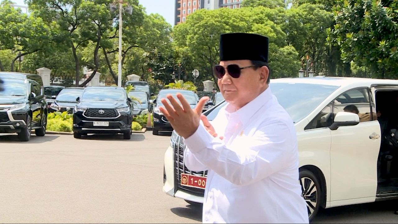 Momen Prabowo Berpose Silat Usai Kakinya Sehat