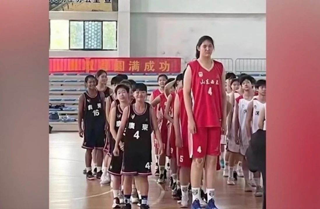 Baru 14 Tahun, Pebasket Putri China Viral di Medsos karena Tingginya Lebih dari 2 Meter