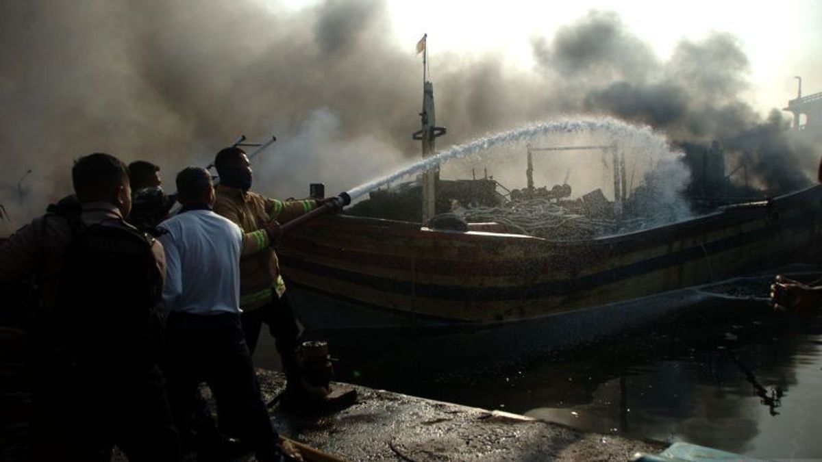 Penyebab Kebakaran Kapal di Tegal Diduga Karena Korsleting