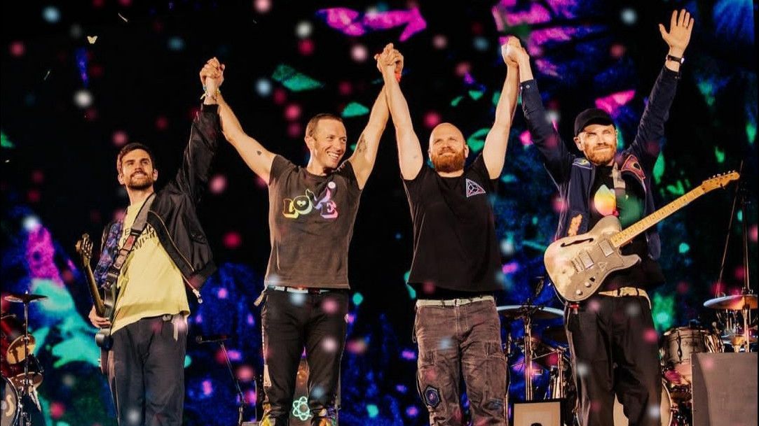 Setelah Sukses Gelar Konser di Jakarta, Coldplay Sumbang Kapal Pembersih Sampah untuk Sungai Cisadane