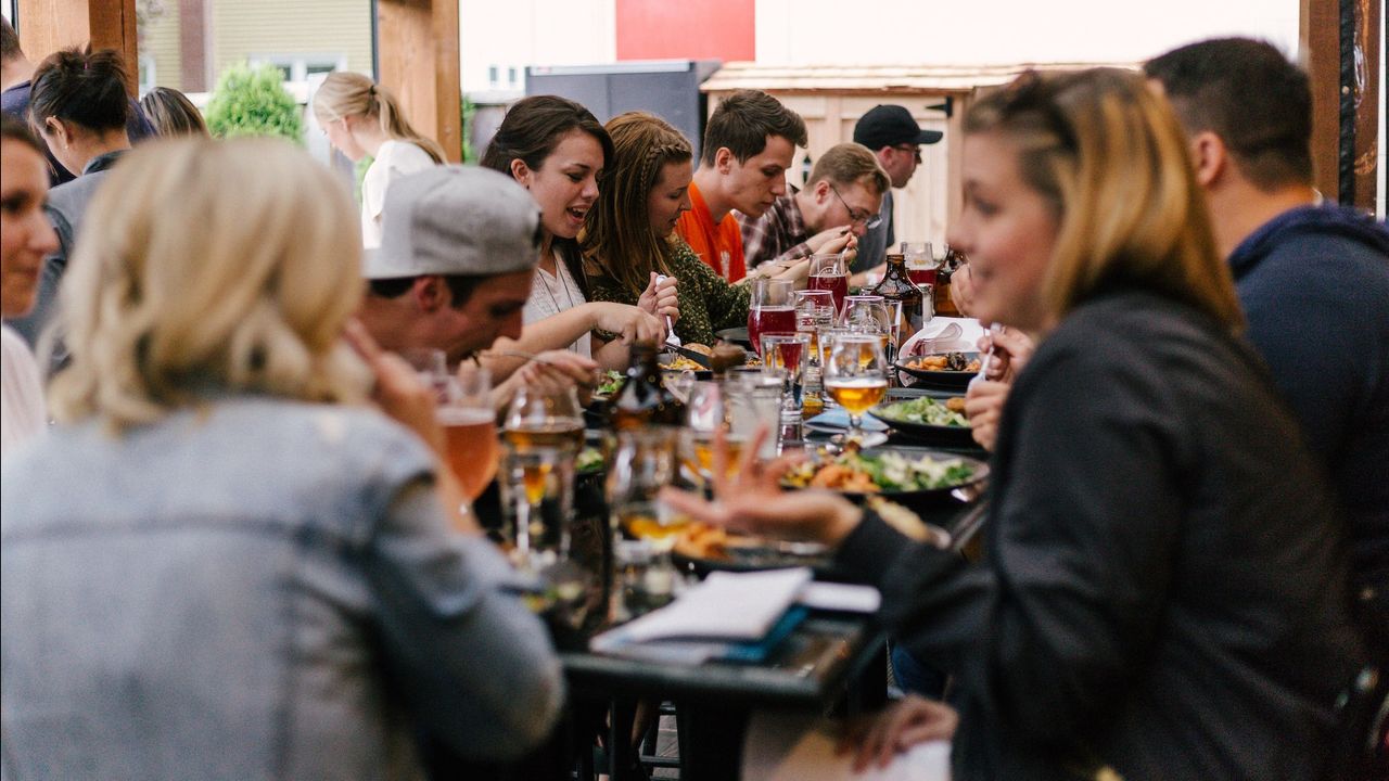 Etika Makan di Restoran All You Can Eat yang Sering Diabaikan Orang-Orang