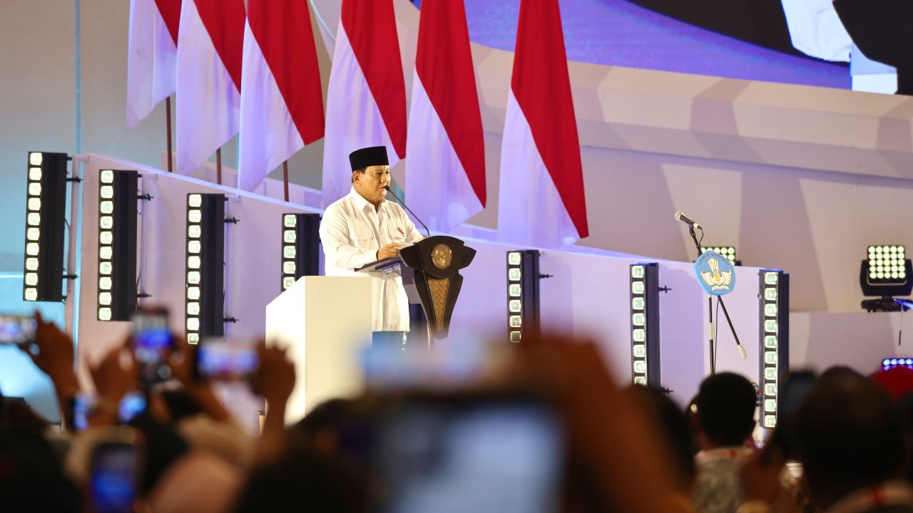 Kabar Gembira! Prabowo Naikkan Gaji Pokok Guru ASN dan Tunjangan Guru Non ASN