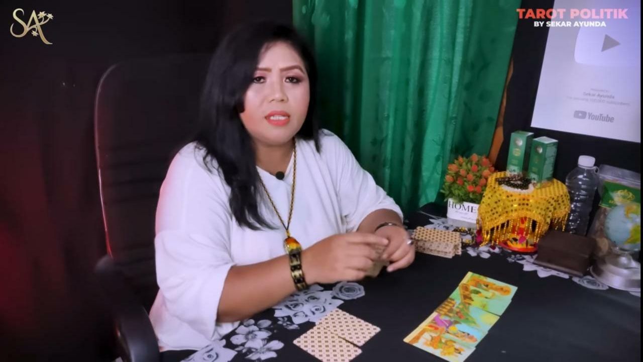 Bunda Sekar Ayunda (Foto: YouTube/Sekar Ayunda Spiritual Healing)
