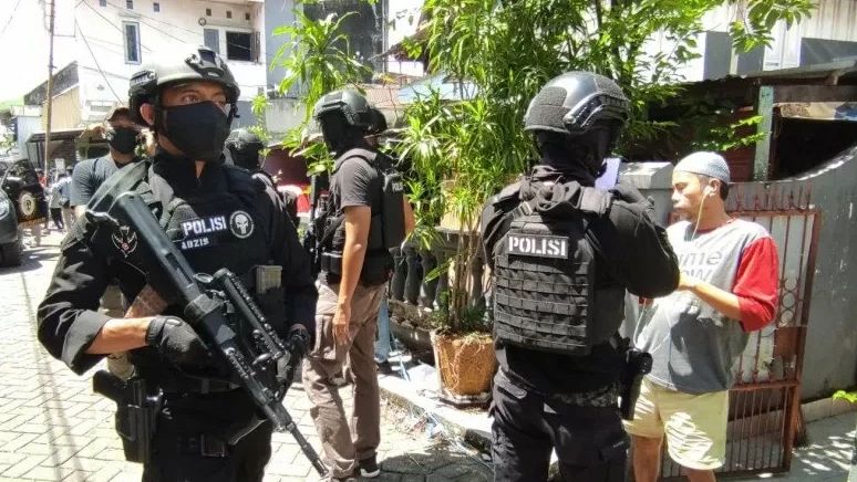 Densus 88 Tangkap 3 Terduga Teroris Jaringan FPI Condet dan NII