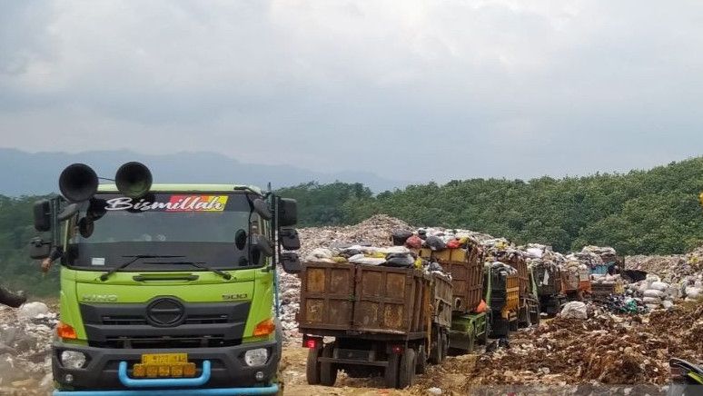 Dinas DLH Ungkap Penyebab 300 Ton Sampah Warga Bandung Tak Terangkut Setiap Hari