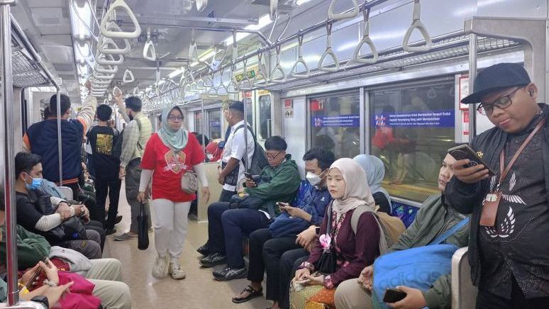 Antusiasme Warga Nikmati Tarif KRL Rp80 Saat HUT ke-80 Republik Indonesia
