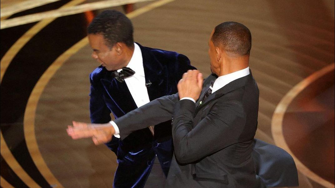 Jadikan Jada Pinkett Bahan Lelucon, Will Smith Tampar Chris Rock di Panggung Oscar 2022