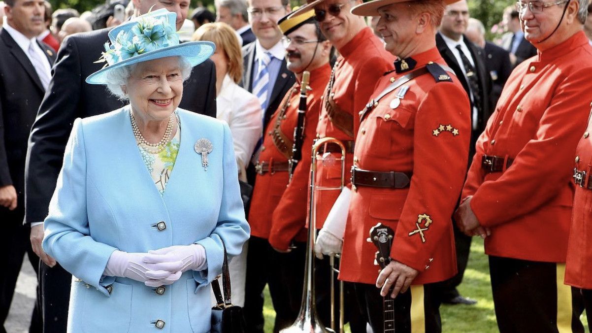 Sedih dan Prihatin, Ratu Elizabeth II Angkat Bicara Soal Tudingan Rasis di Lingkungan Istana Terhadap Meghan Markle