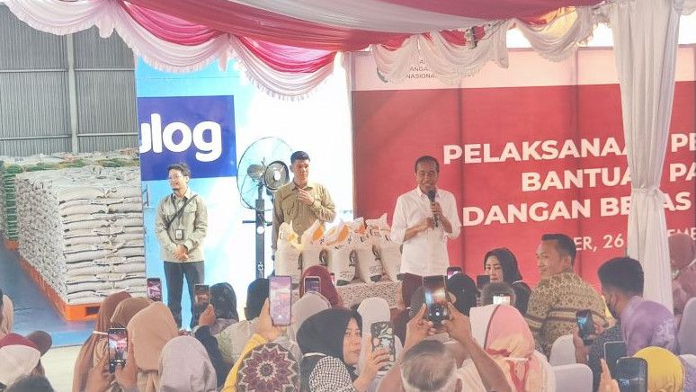 Pesan Jokowi ke Masyarakat: Kalau Ketemu Prabowo Minta Bansos Beras Harus Dilanjutkan