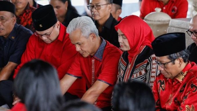Megawati dan Ganjar-Mahfud Ziarah ke Makam Bung Karno Disambut Hujan, Sekjen PDIP: Pertanda Baik