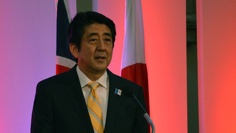 Breaking News! Eks PM Jepang Shinzo Abe Ditembak Saat Berikan Pidato