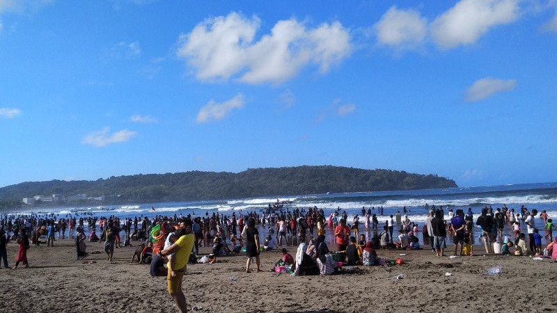Pantai di Pangandaran Jadi 'Tempat Sampah' Dadakan, Susi Pudjiastuti Tegur Wisatawan
