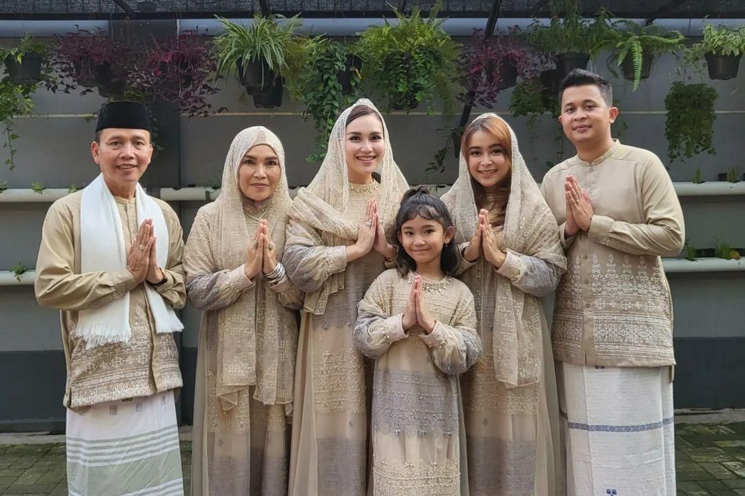 Keluarga Ayu Ting Ting (Foto: Instagram/@ayutingting92)