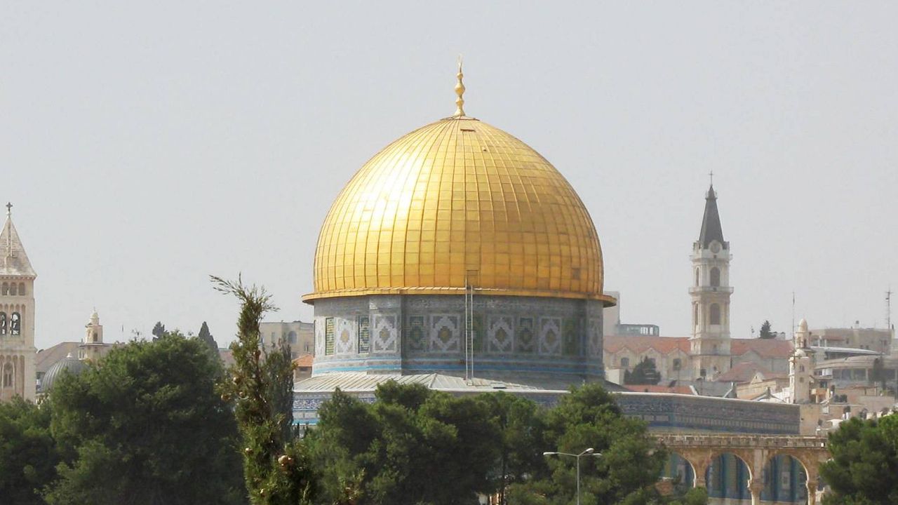 Rumah Imam Masjid Al-Aqsa Digerebek Aparat Israel, Dianggap Bangunan Tak Sah