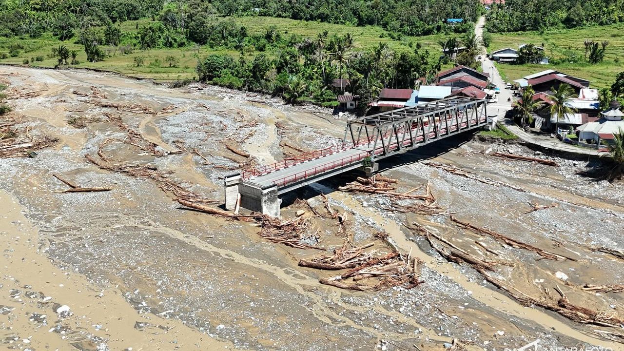 Prabowo Pertimbangkan Apa, Kok Banjir-Longsor Sumatra Belum Jadi Bencana Nasional?