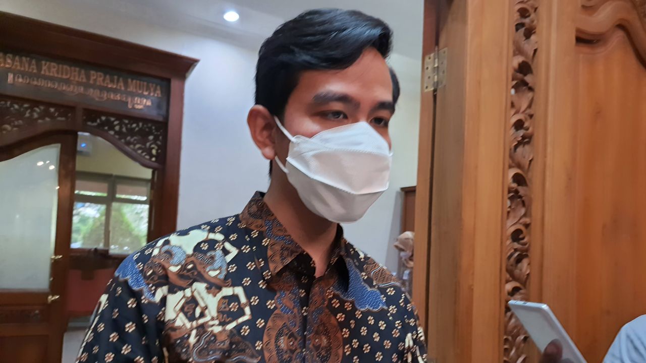 Dua Pekan Sepi Pembeli, Gibran Pindahkan Pasar Takjil ke Balai Kota Solo: Wis Rasah Sambat Meneh..