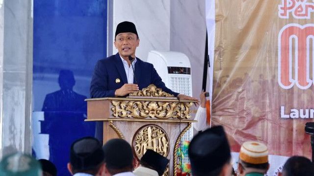 Pj Gubernur Sulsel Zudan Datang ke Masjid 99 Kubah, Dua Jemaah Dapat Hadiah Umrah