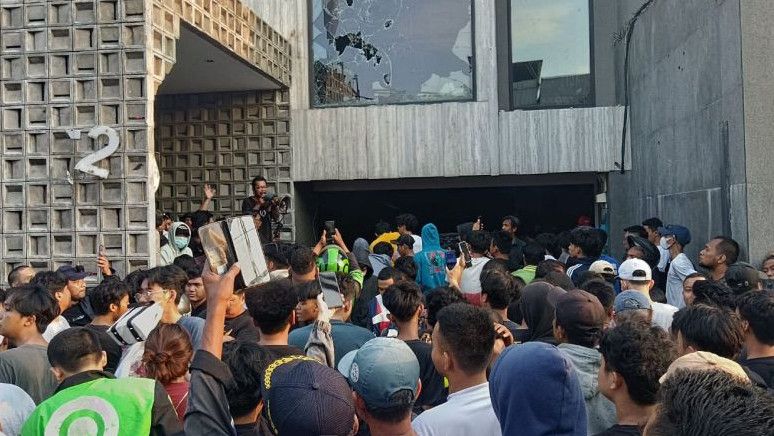 Polisi Usut Kasus Penjarahan Rumah Ahmad Sahroni dan Eko Patrio