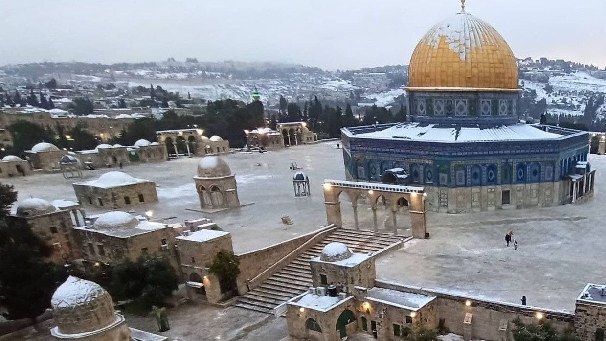 Fenomena Langka, Salju Turun di Sekitar Masjid Al-Aqsa, Pertanda Apa?