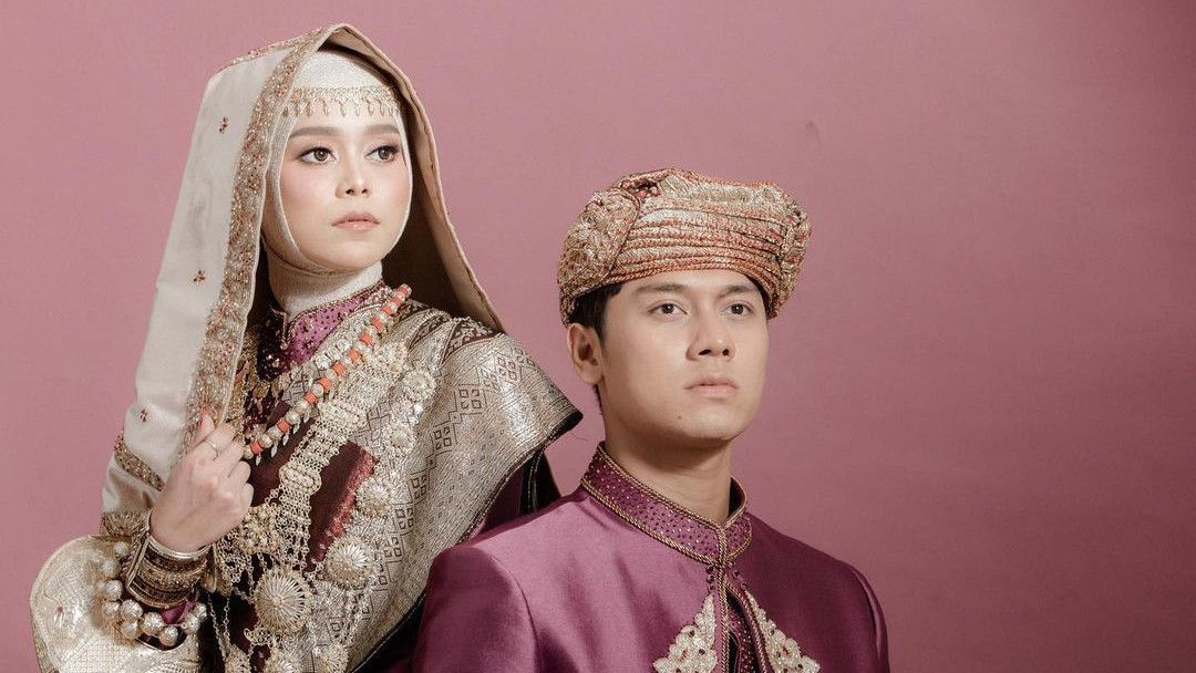 Siap Melangkah ke Pelaminan, Rizky Billar dan Lesti Kejora Pamer Foto Prewedding dengan Baju Khas Minang
