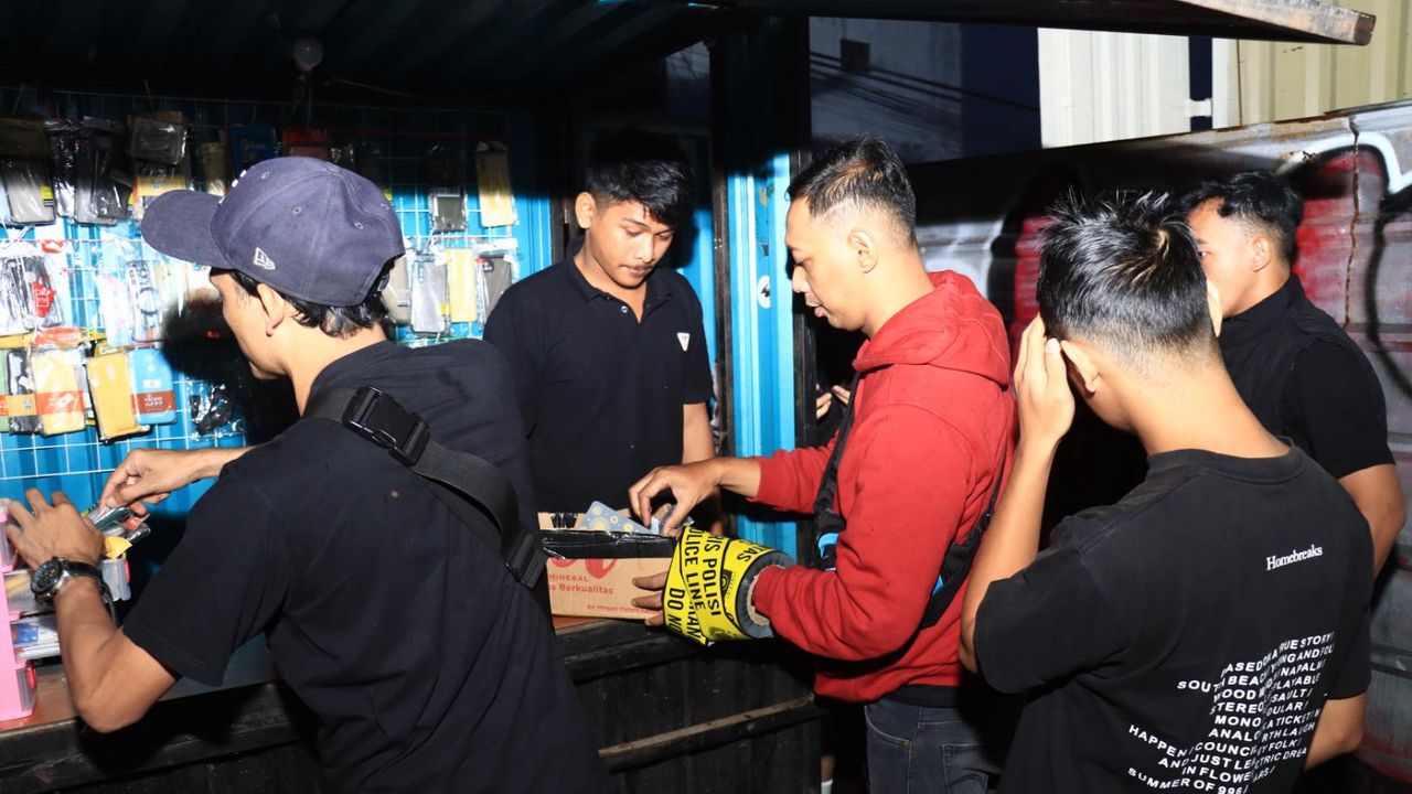 Polisi Gerebek Kios Obat Keras Ilegal Berkedok Jual Aksesoris Ponsel di Bandung yang Berkedok Jual Aksesoris Ponsel di Bandung