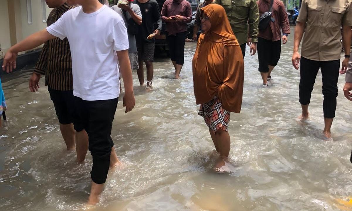 21 Ribu Warga Solo Terdampak Banjir, Gibran Siapkan Kebutuhan Logistik di Pengungsian
