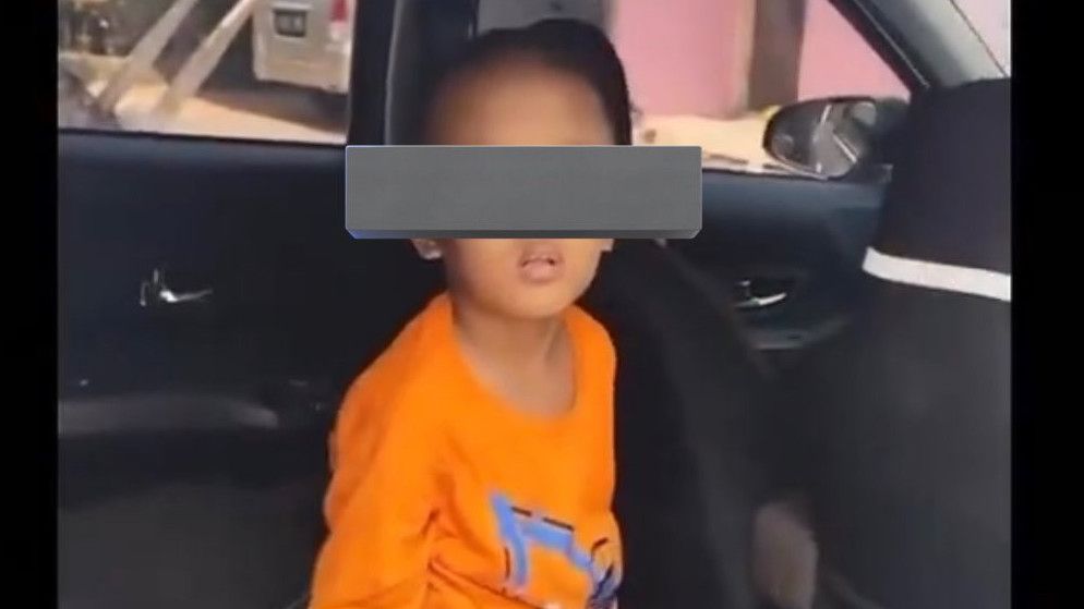 Polisi soal Bocah Pengamen Viral yang Masuk Mobil Warga: Korban Disundut Rokok-Ditendang Ayahnya