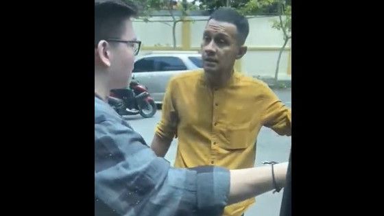 Viral Pria Pukul Lawan Bicaranya Pakai Stik Bisbol, Warga Desak Polres Surabaya Cari Pelaku