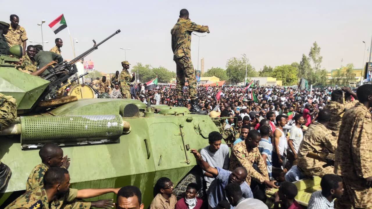 Pecah Perang di Sudan, Mesir Evakuasi Lebih dari 1.500 Warganya