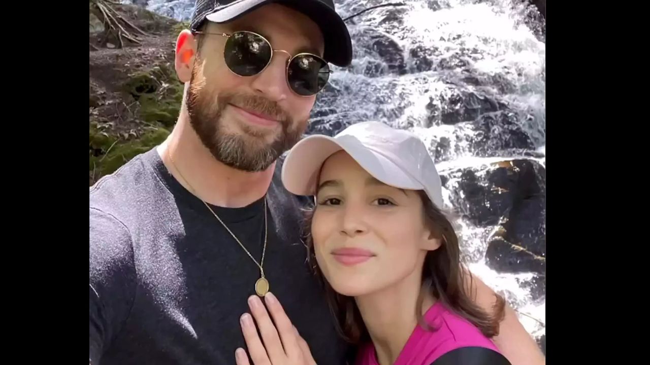 Sold Out! Digelar Tertutup, Chris Evans Resmi Menikah dengan Alba Baptista