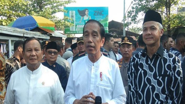 Momen Jokowi Tunjuk-Tunjuk Ganjar di Depan Prabowo Saat Berkunjung ke Pasar Pekalongan
