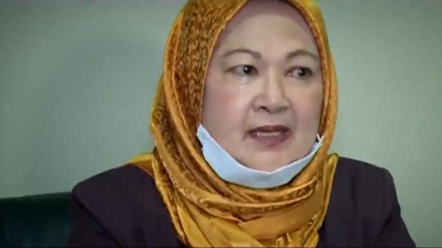 Wanita Hijab Ini Ngaku Istri Sah Pertama Hotma Sitompul, Tangis Pecah Rosmawaty: Dia Telah Mati Dalam Hidup Saya