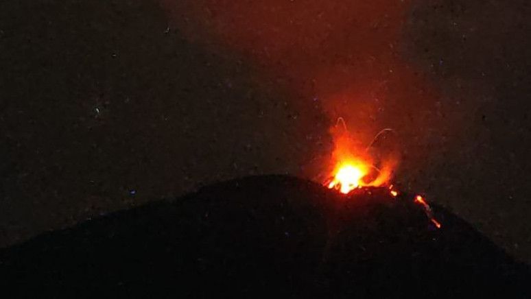 Gunung Ile Lewetolok NTT Erupsi 60 Kali, Warga Dilarang Beraktifitas 2 Kilometer dari Lokasi Kejadian