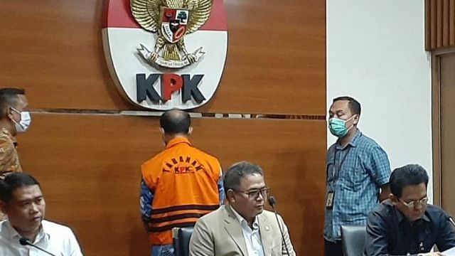 KPK Resmi Tahan Hakim Agung Gazalba Saleh Terkait Kasus Suap