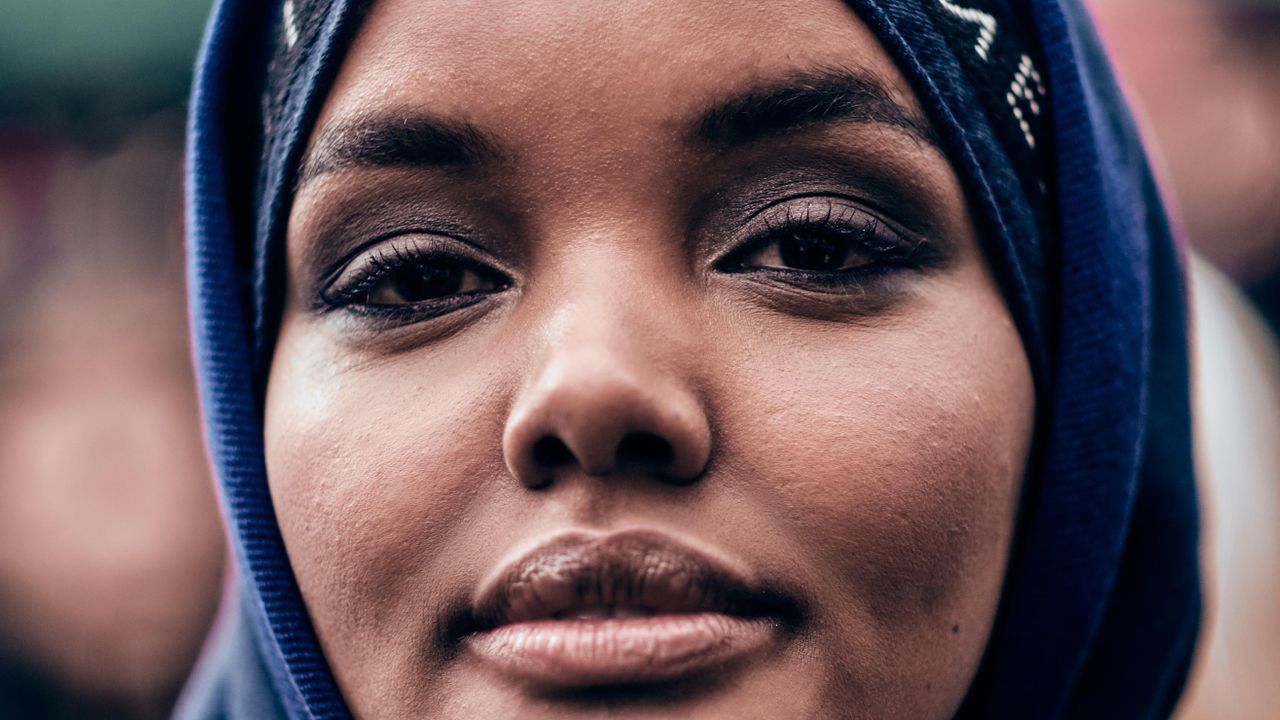 Hijab dan Keyakinan Buat Halima Pensiun Dini dari Dunia Model Amerika