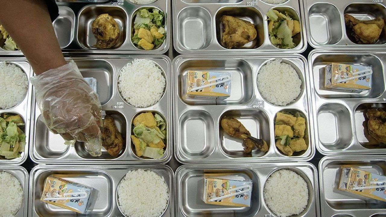 Nampan MBG Diduga Banyak Masalah, Salah Satunya Dilumuri Minyak Babi, Duh!