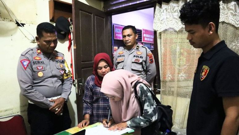 Ibu dan Anak di Agam Sumbar Ditangkap Usai Unggah Video Tak Senonoh Soal Polri di TikTok