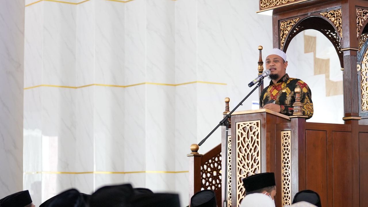 Warga Bersyukur Lihat Gubernur Sulsel Beri Rp800 Juta untuk Bangun Masjid Raya Bantaeng