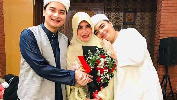 Ibunda Alvin Faiz, Umi Yuni Istri mendiang Ustaz Arifin Ilham Dikabarkan Sudah Menikah Lagi