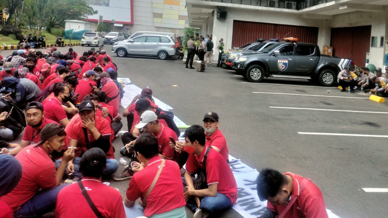 Kurir J&T Gelar Aksi Demonstrasi, Mengaku Tak Digaji UMR hingga Kerja di Atas 8 Jam Tanpa Tunjangan Transportasi