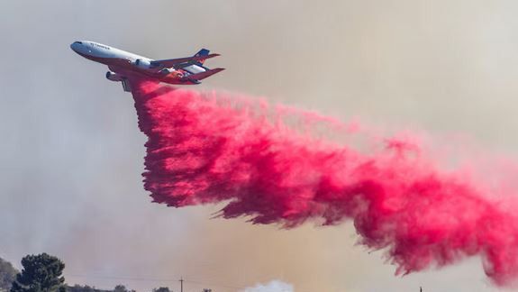 Otoritas AS Pakai Bahan Kimia Anti Api Demi Padamkan Kebakaran di Los Angeles