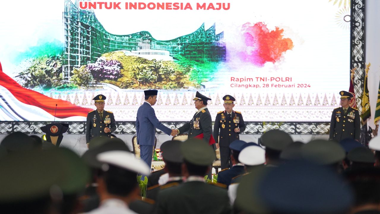 Pemberian Pangkat Jenderal Kehormatan untuk Prabowo Hanya Politik Transaksional untuk Mengaburkan Sejarah
